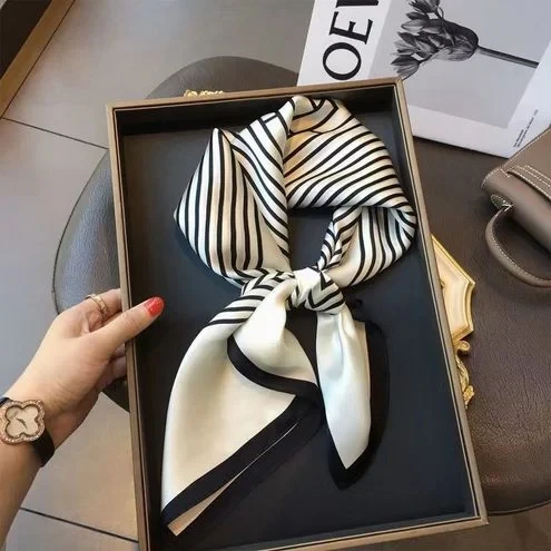 وشاح نسائي