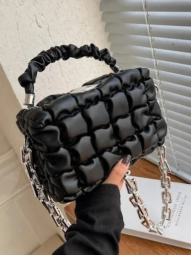 حقيبة يد نسائية